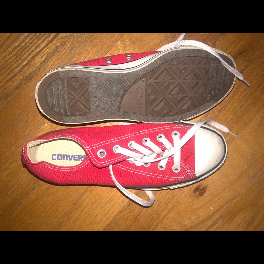 Red converse - Picture 3 of 3